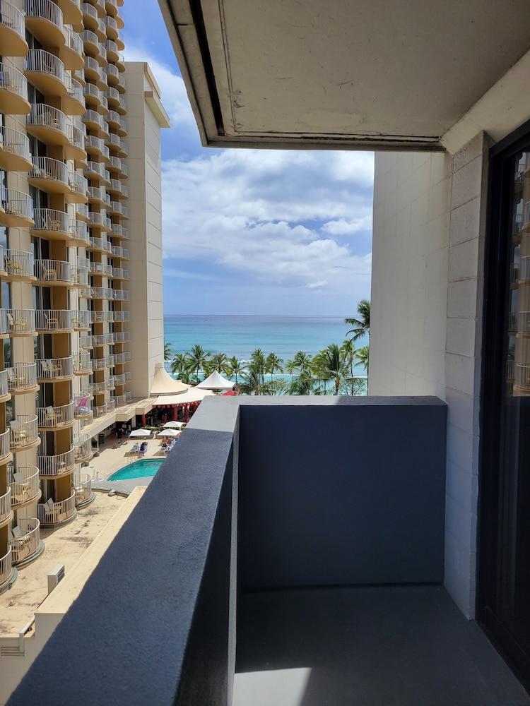 Hotel Renew Honolulu Exterior photo