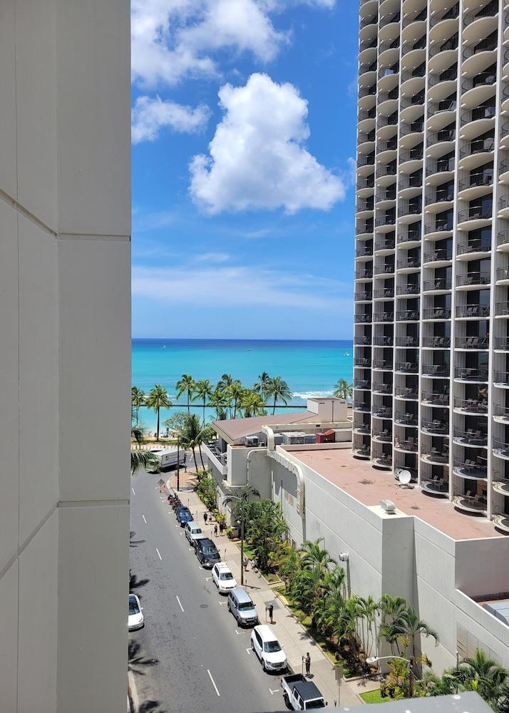 Hotel Renew Honolulu Exterior photo
